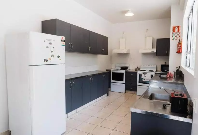 140 Ghuznee Hostel