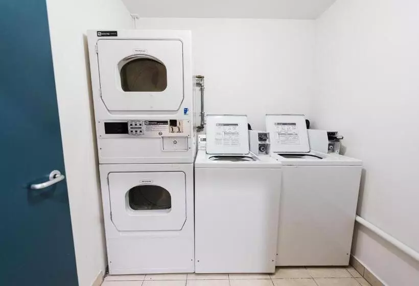 140 Ghuznee Hostel