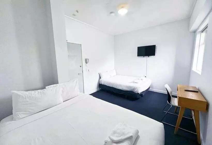 140 Ghuznee Hostel