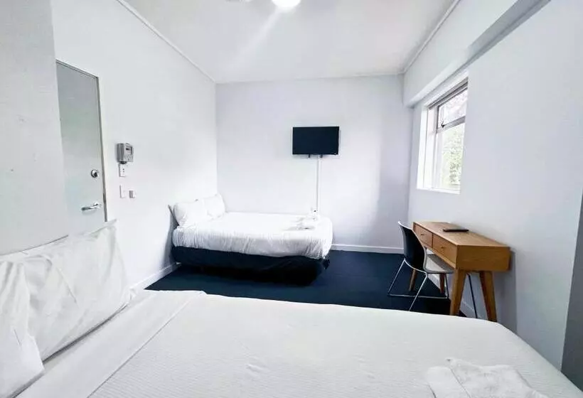 140 Ghuznee Hostel