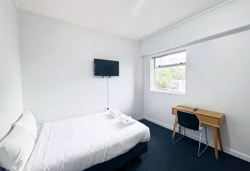 140 Ghuznee Hostel