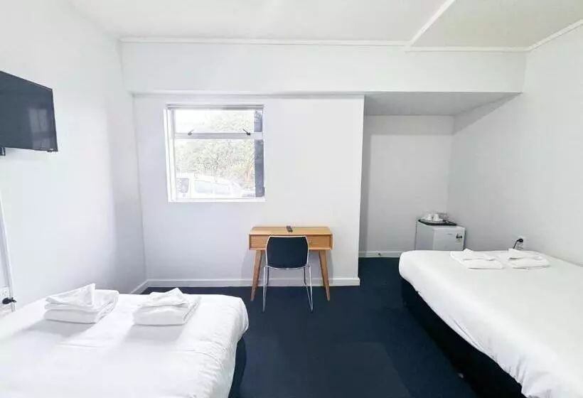 140 Ghuznee Hostel