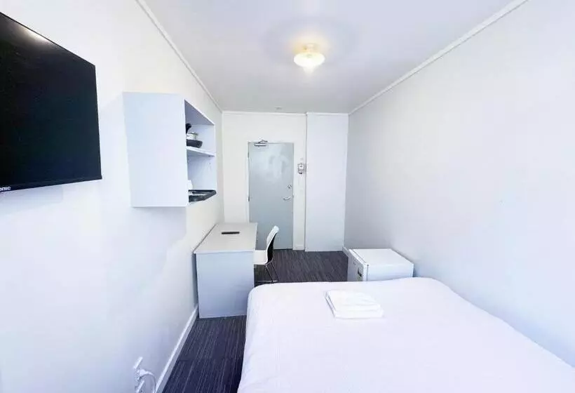 140 Ghuznee Hostel