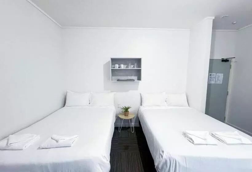 140 Ghuznee Hostel