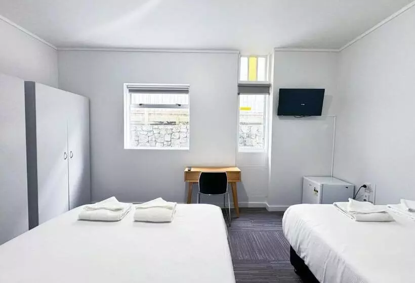 140 Ghuznee Hostel