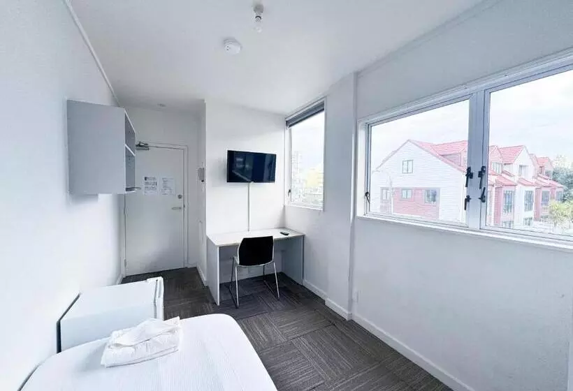 140 Ghuznee Hostel