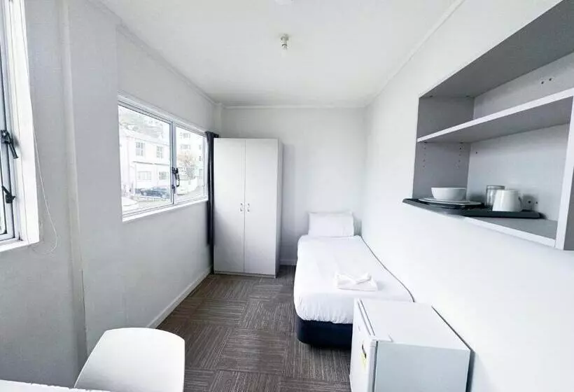 140 Ghuznee Hostel