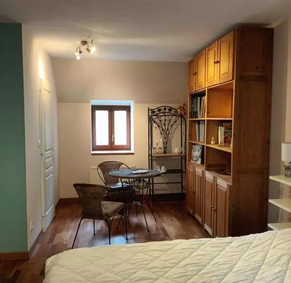 Aamiaismajoitus (B&B) Hameau De Loches