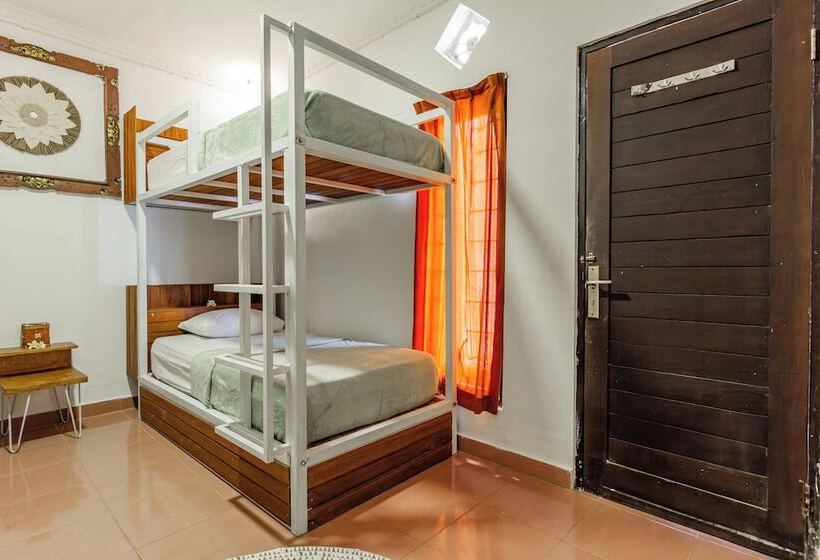 Отель Capital O 93944 Geweka Homestay