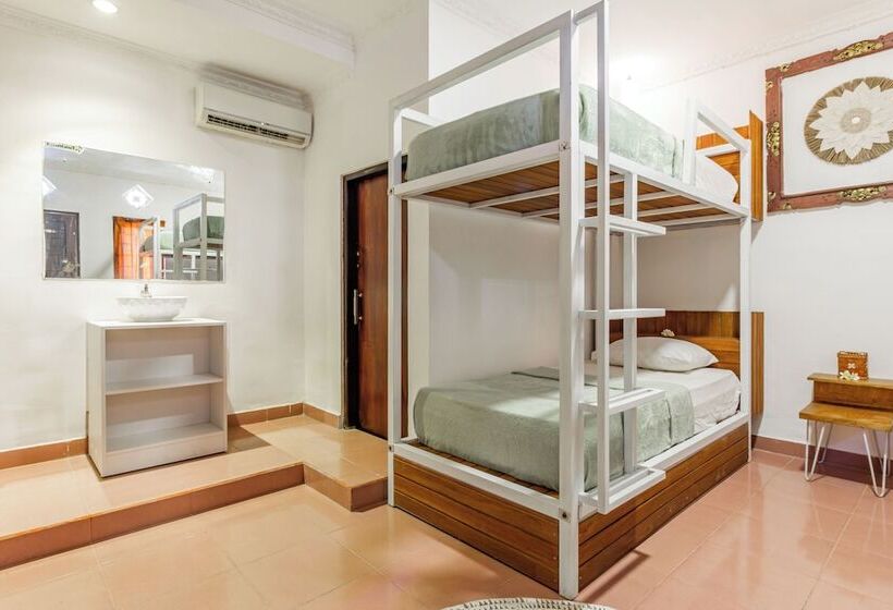 Отель Capital O 93944 Geweka Homestay