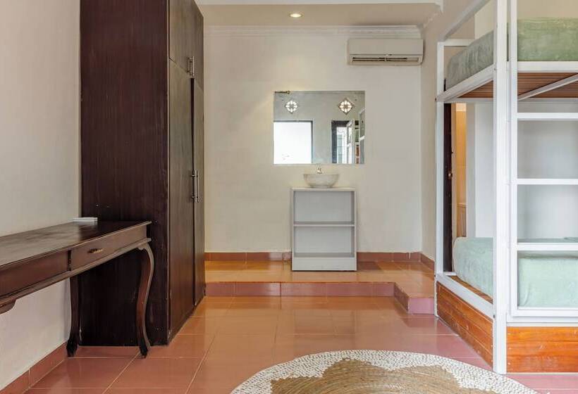 Отель Capital O 93944 Geweka Homestay