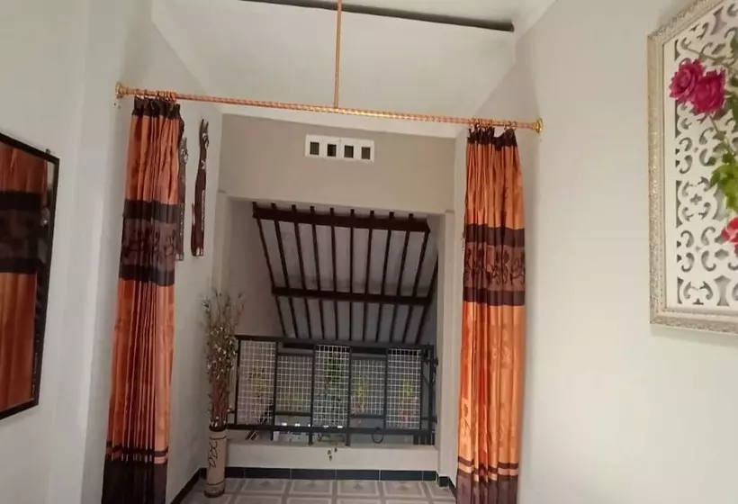 ホテル Oyo 93963 Homestay Kita Purworejo