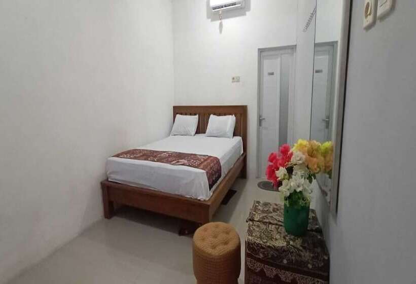 فندق Oyo 93963 Homestay Kita Purworejo