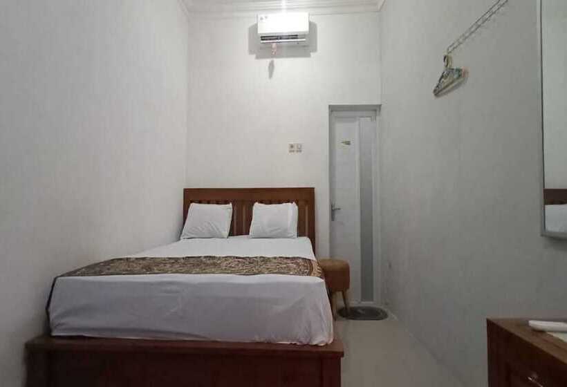 فندق Oyo 93963 Homestay Kita Purworejo