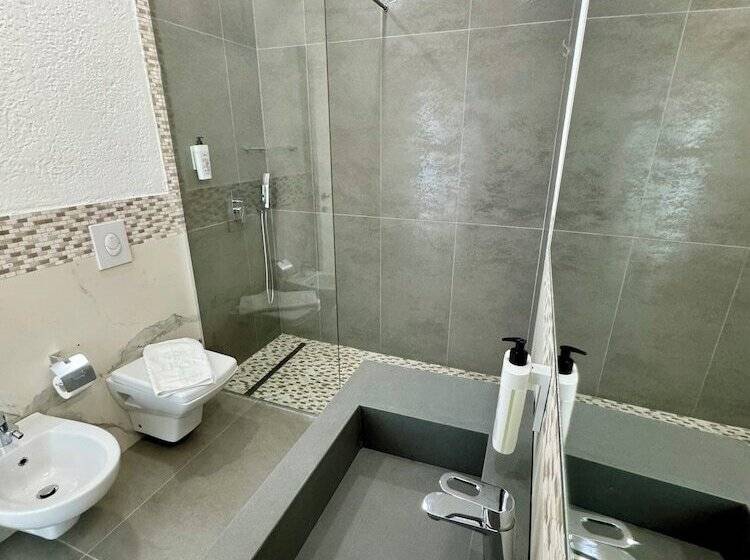 בית מלון כפרי Britania