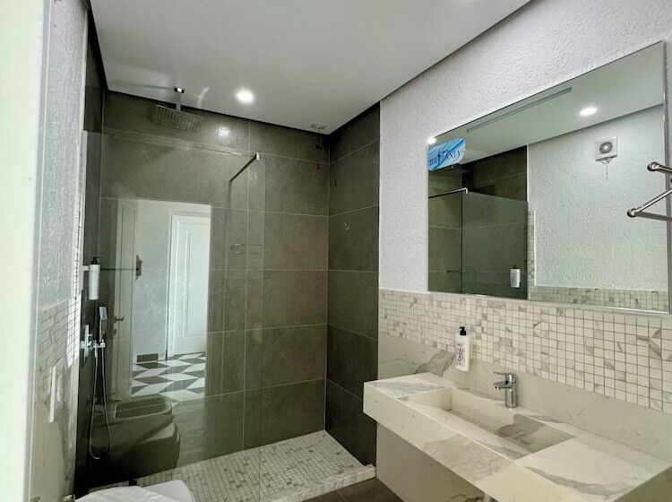 בית מלון כפרי Britania