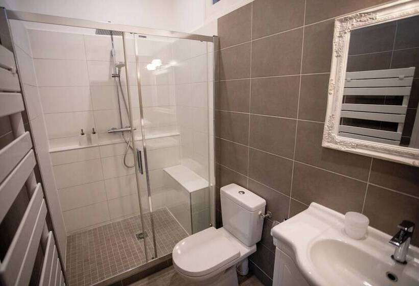 膳宿费 Chateau De Quincey