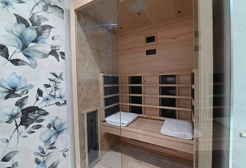 پانسیون Slopes Suites And Spa