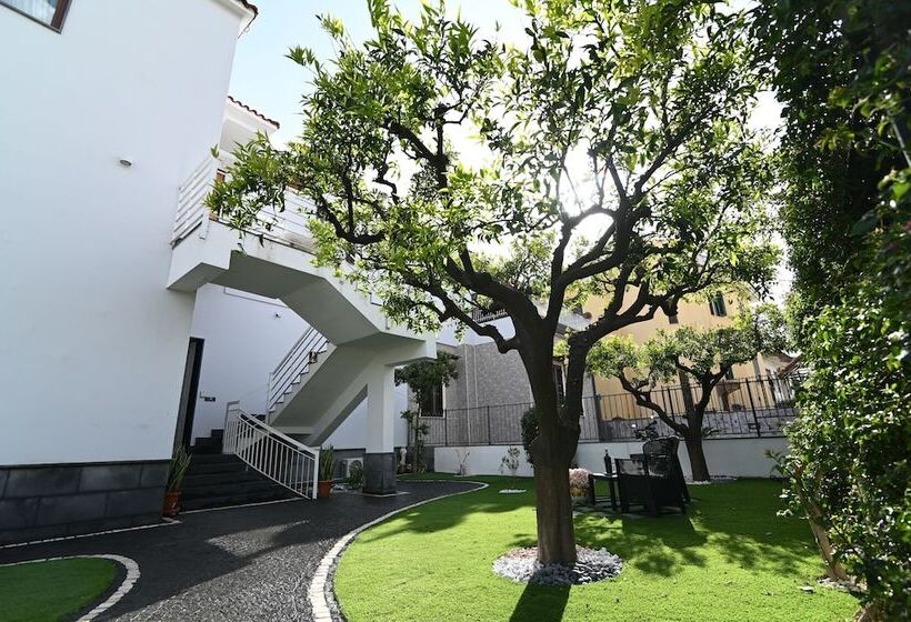 پانسیون Slopes Suites And Spa