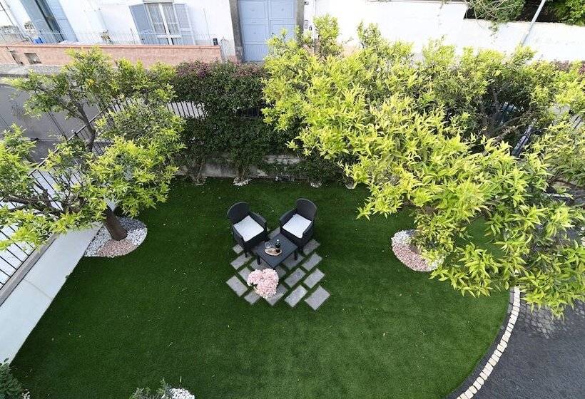 پانسیون Slopes Suites And Spa