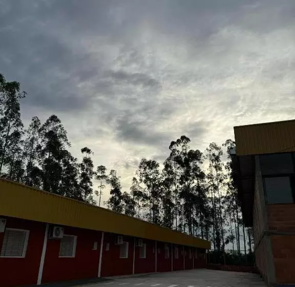 Hotelli Na Rodovia Castelo Branco