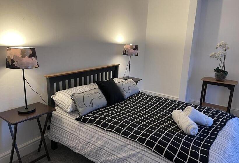 پانسیون Golden Triangle Townhouse