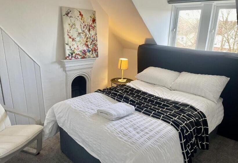 پانسیون Golden Triangle Townhouse