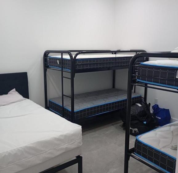 Schronisko Philllips Tropical Paradise