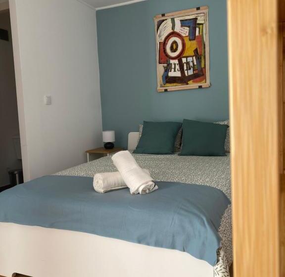 هاستل Terrace House