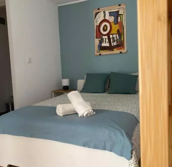 هاستل Terrace House