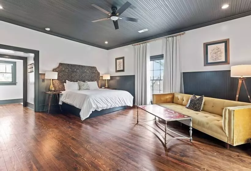 ベッドアンドブレックファースト The Opal And West House