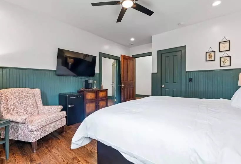 ベッドアンドブレックファースト The Opal And West House