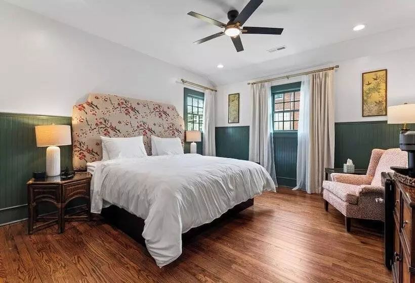 ベッドアンドブレックファースト The Opal And West House