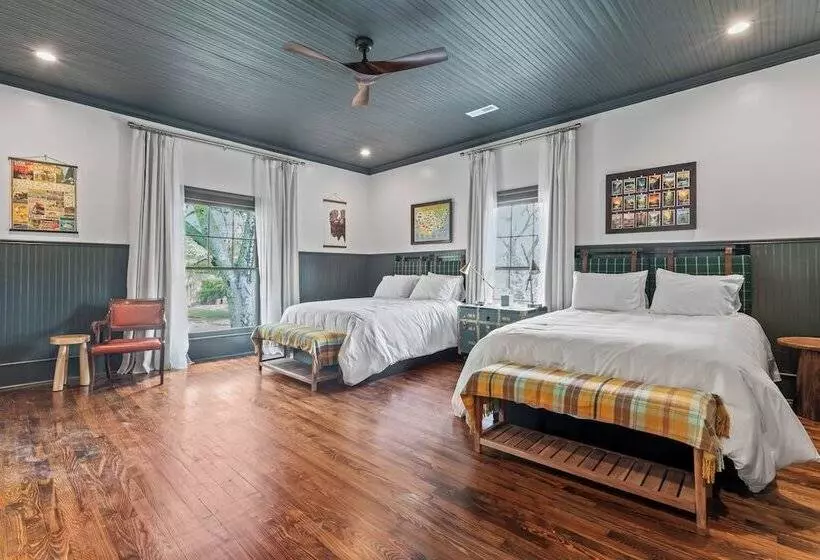 ベッドアンドブレックファースト The Opal And West House