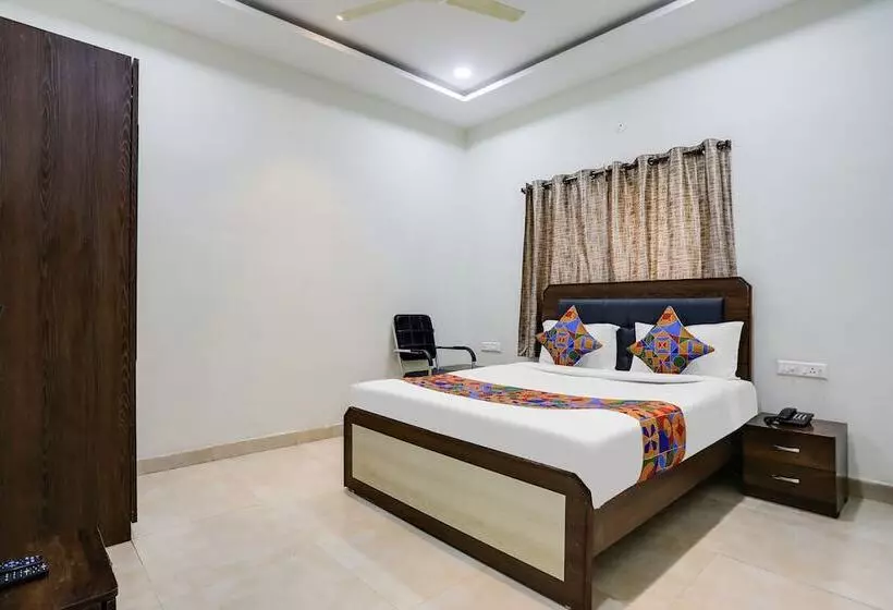 Fabhotel Johar Inn