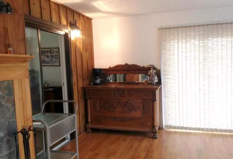 Aamiaismajoitus (B&B) Liftlock Guest House