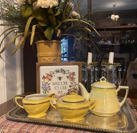 住宿加早餐 Montrose Inn