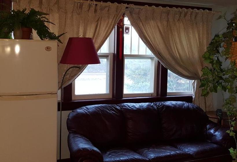 Bed and Breakfast Nisku Guest House