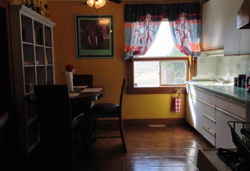 Bed and Breakfast Nisku Guest House