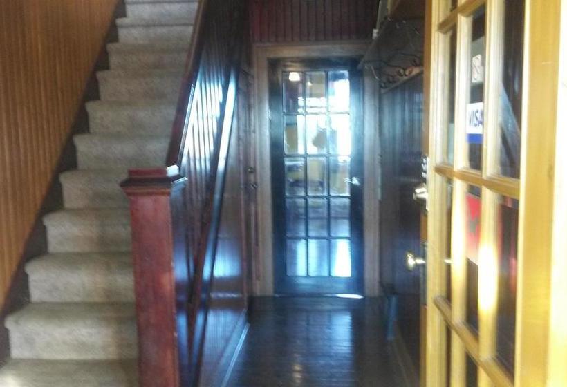 Bed and Breakfast Nisku Guest House