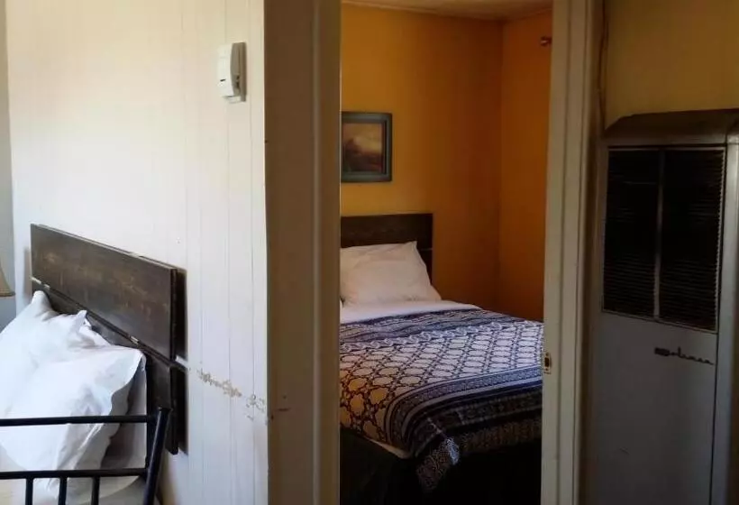 Century Ii Motel