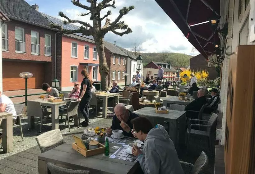 Hotelli Gasterij Berg En Dal