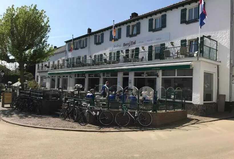 Hotelli Gasterij Berg En Dal