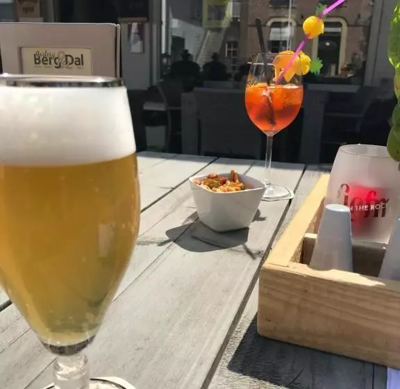 Hotelli Gasterij Berg En Dal