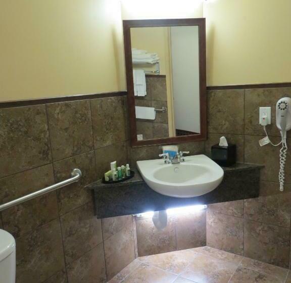 בית מלון כפרי Poplar Tree Inn