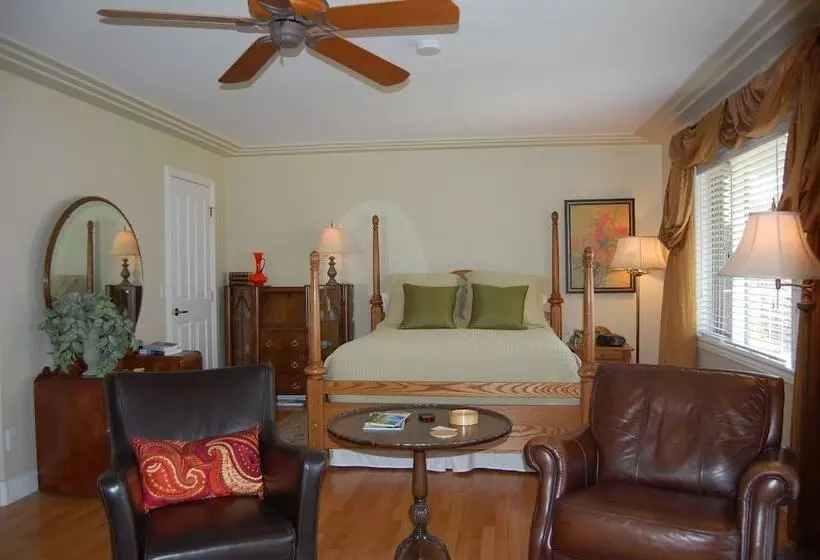 Lakeshore Bed & Breakfast