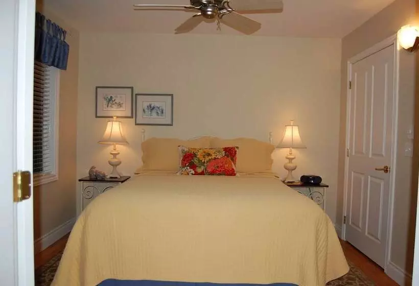 Lakeshore Bed & Breakfast