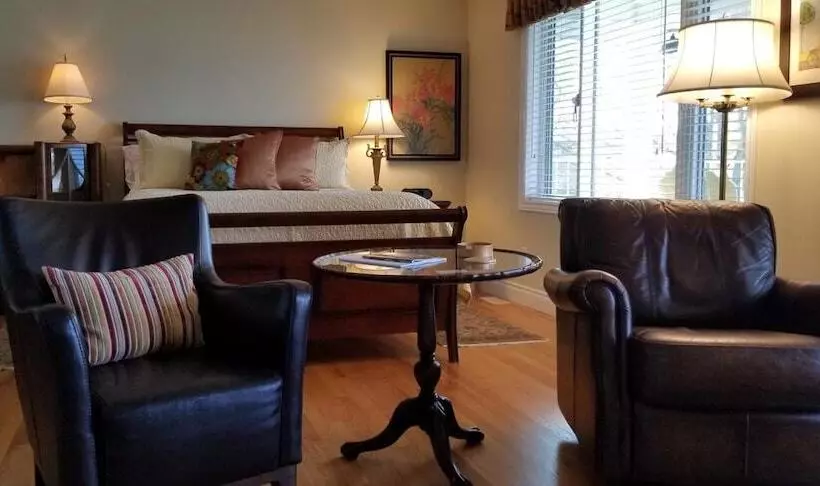 Lakeshore Bed & Breakfast