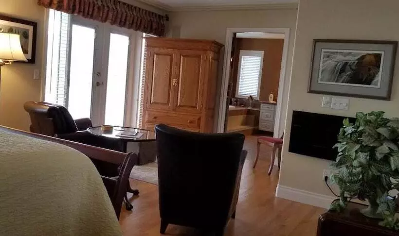Lakeshore Bed & Breakfast