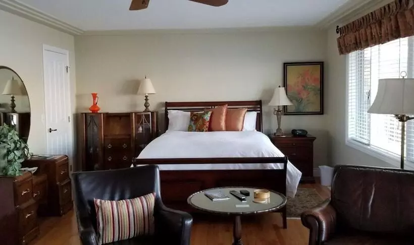 Lakeshore Bed & Breakfast